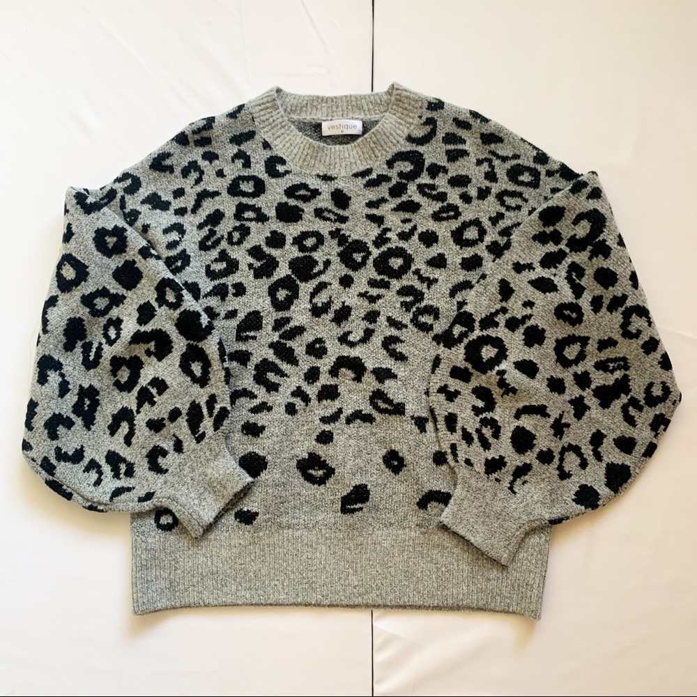 vestique Gray and Black Leopard Print Sweater